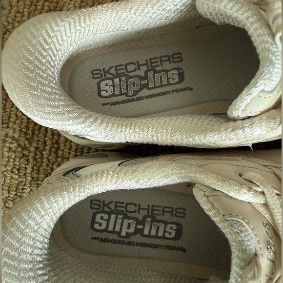 Skechers D’Lites Hands Free Slip-in Sneakers - Picture 6 of 10